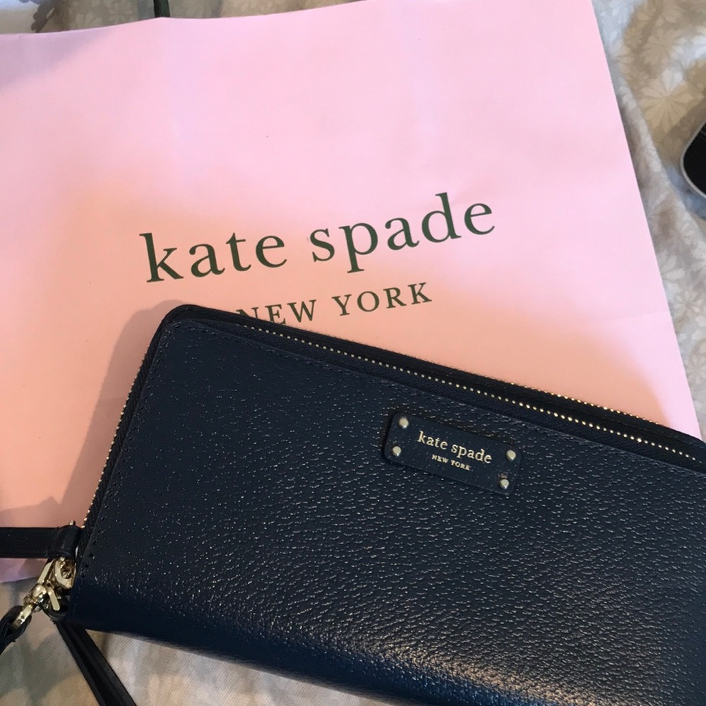 NWT Brand New Kate Spade Large Wristlet / Wallet !